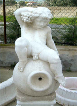 amar-manufatti in cemento-Statua Putto su anfora